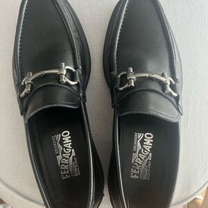 Men’s Ferragamo 10.5 D Mason Moccasin with lug sole.